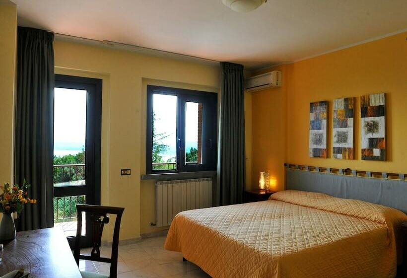 レイクビュースタンダードルーム, Bed & Breakfast Villa Sensi