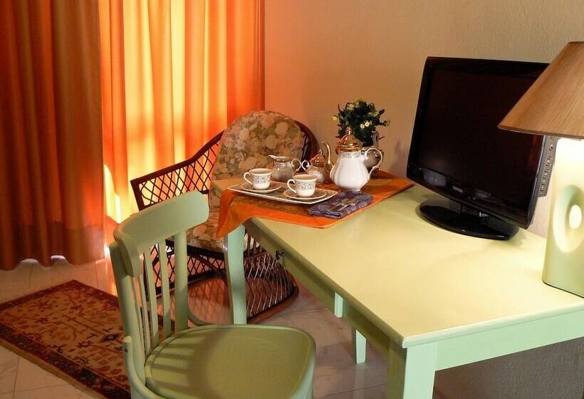 غرفة قياسية مطلّة علي البحيرة, Bed & Breakfast Villa Sensi