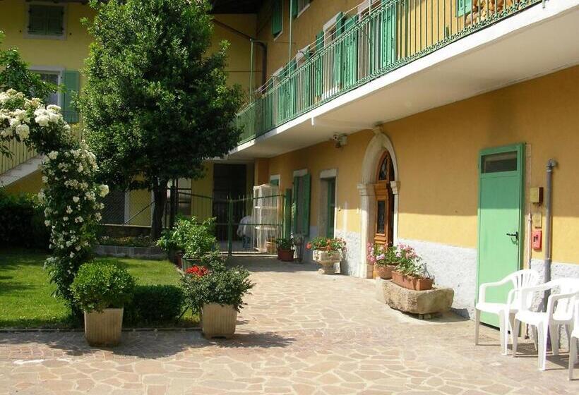 غرفة قياسية ثلاثية, Casa Del Noce