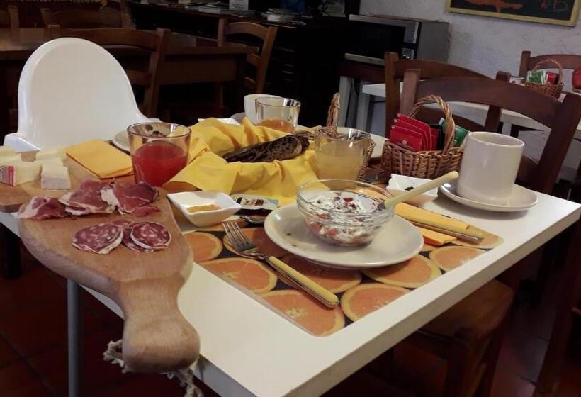 غرفة قياسية ثلاثية, Casa Del Noce