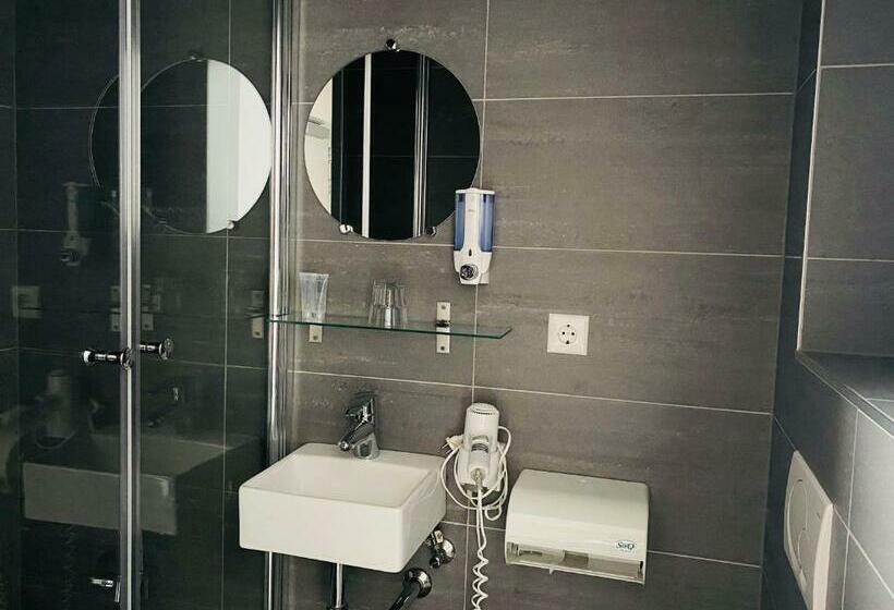 اتاق پریمیوم یک تخته, De Prince