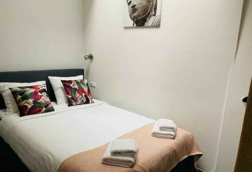 اتاق عادی, De Prince