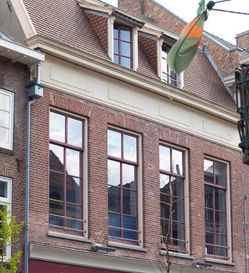 اتاق عادی, De Prince