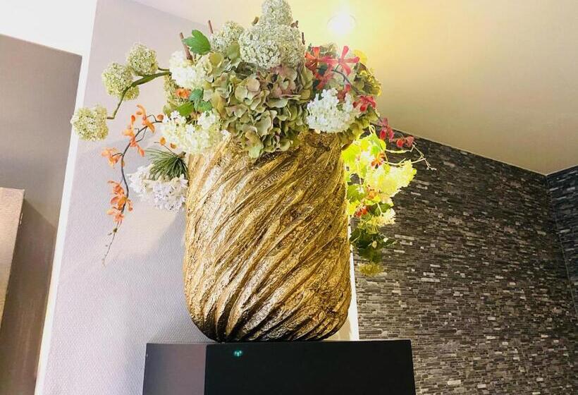 اتاق لوکس با وان آب گرم, De Prince