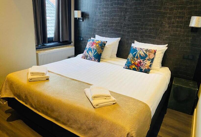 اتاق لوکس با وان آب گرم, De Prince