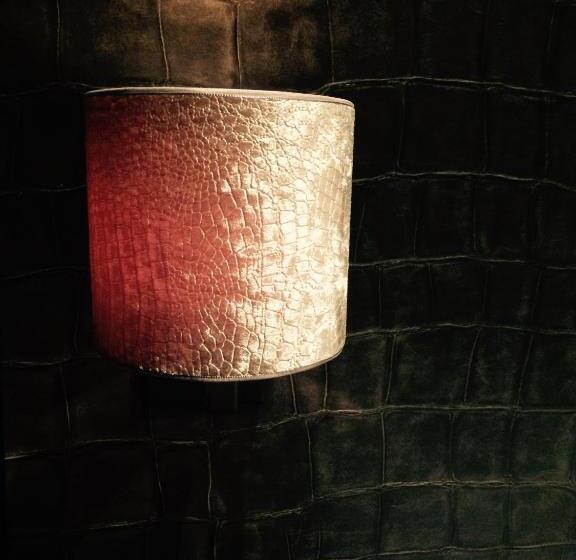 اتاق لوکس با وان آب گرم, De Prince