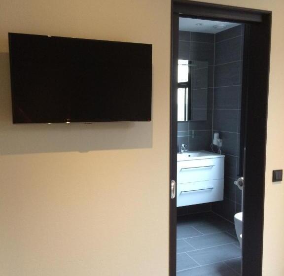 اتاق لوکس با وان آب گرم, De Prince