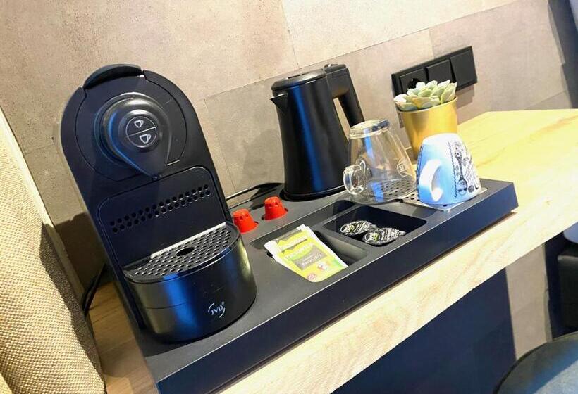 اتاق لوکس, De Prince