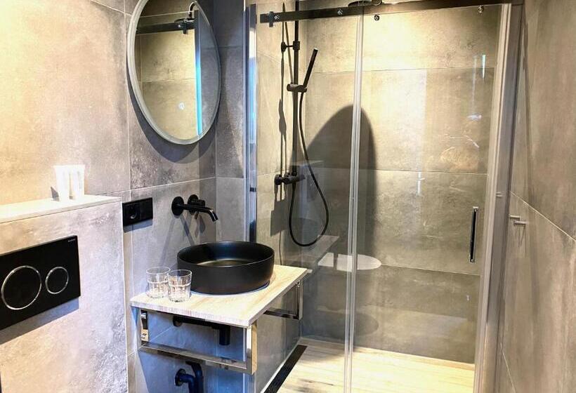 اتاق لوکس, De Prince