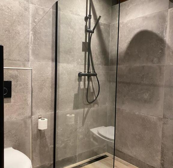 استودیوی لوکس, De Prince