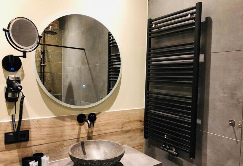 استودیوی لوکس, De Prince