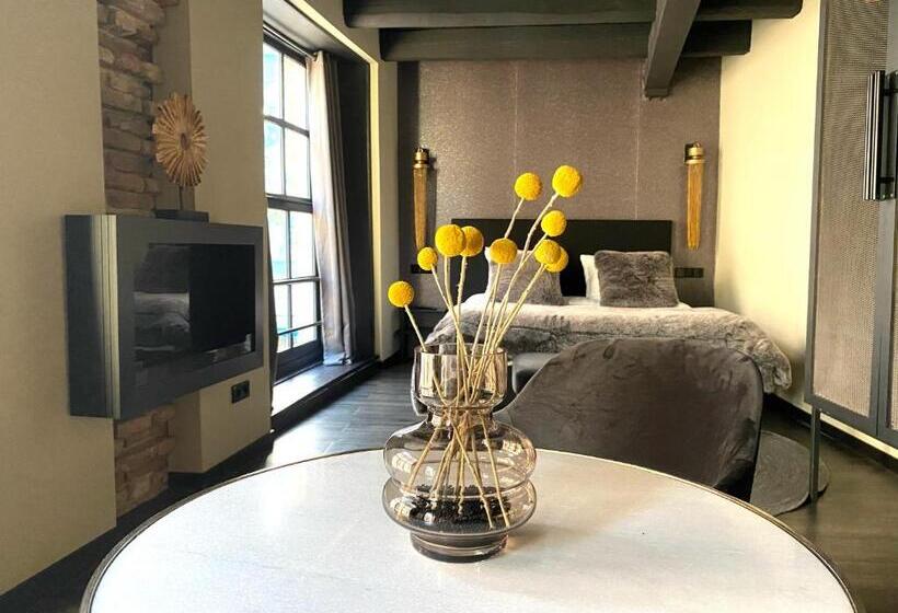 استودیوی لوکس, De Prince