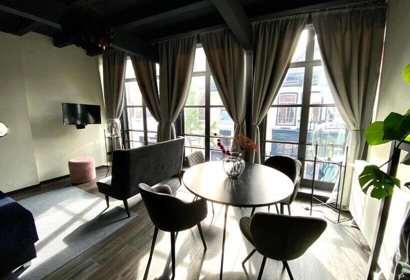 استودیوی لوکس, De Prince