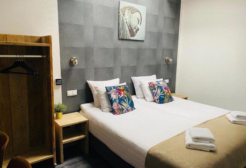 اتاق پرمیوم, De Prince