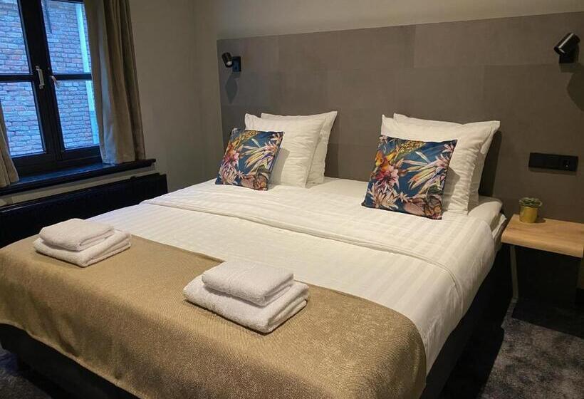 اتاق پرمیوم, De Prince