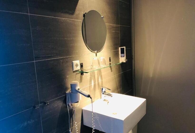 اتاق پرمیوم, De Prince