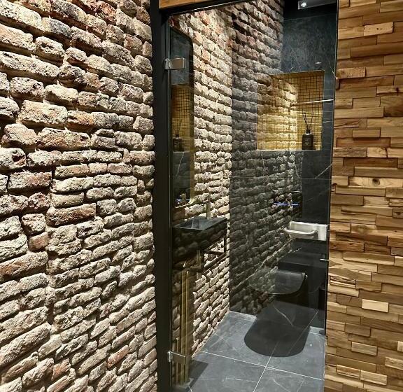 سوئیت رویال, De Prince