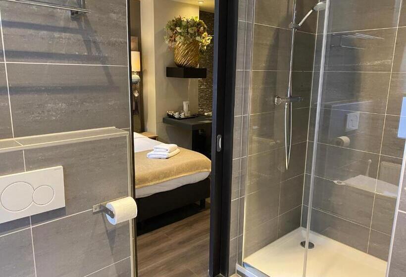 اتاق لوکس با وان آب گرم, De Prince