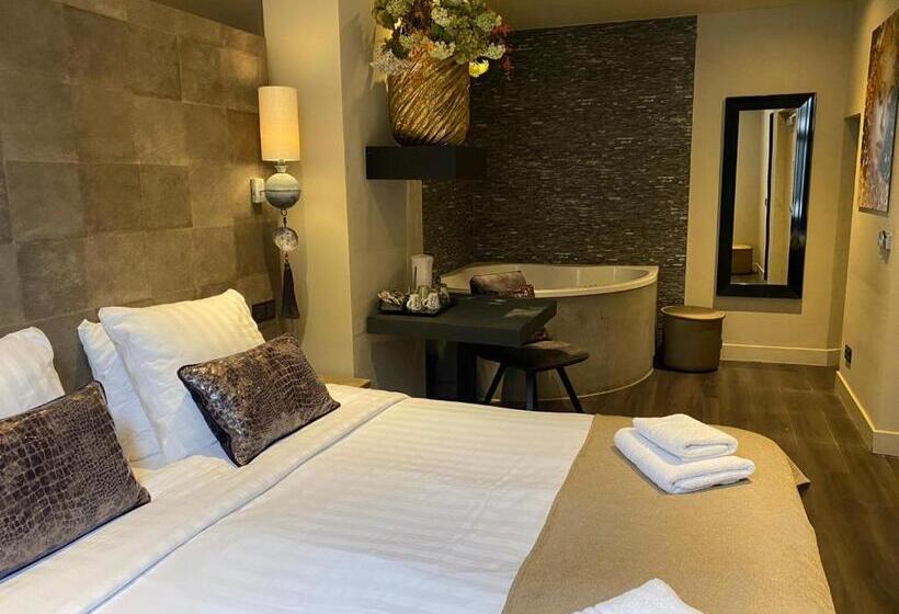 اتاق لوکس با وان آب گرم, De Prince