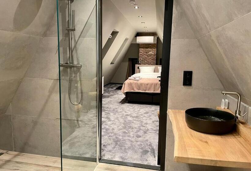 اتاق لوکس, De Prince