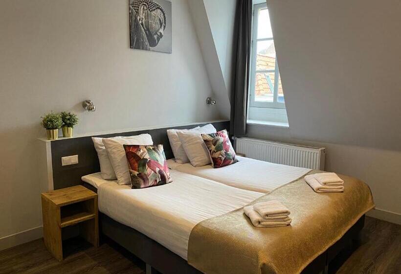 اتاق پرمیوم, De Prince