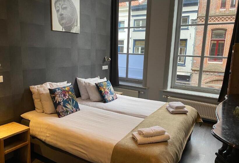 اتاق پرمیوم, De Prince