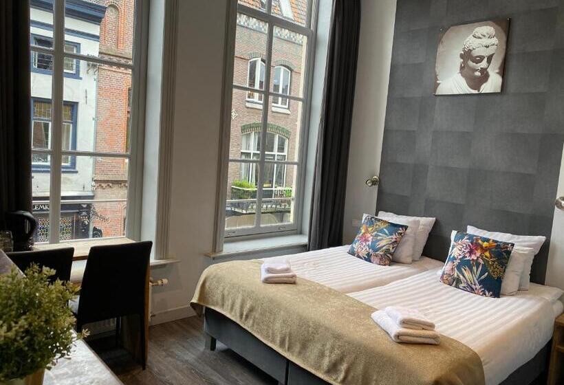 اتاق پرمیوم, De Prince