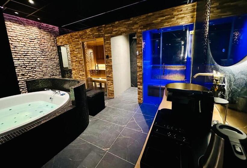 سوئیت رویال, De Prince