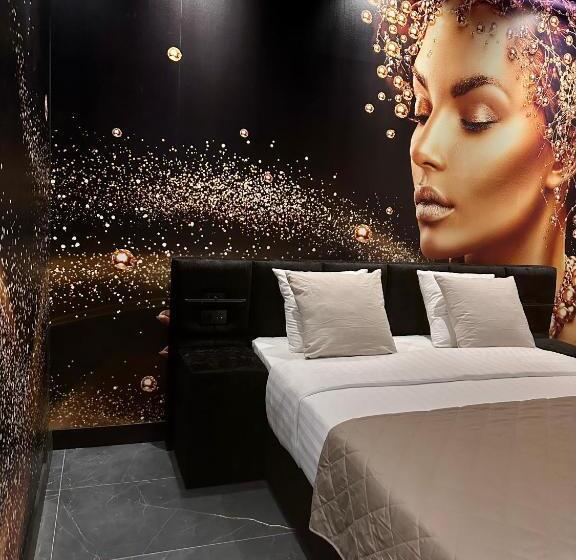 سوئیت رویال, De Prince