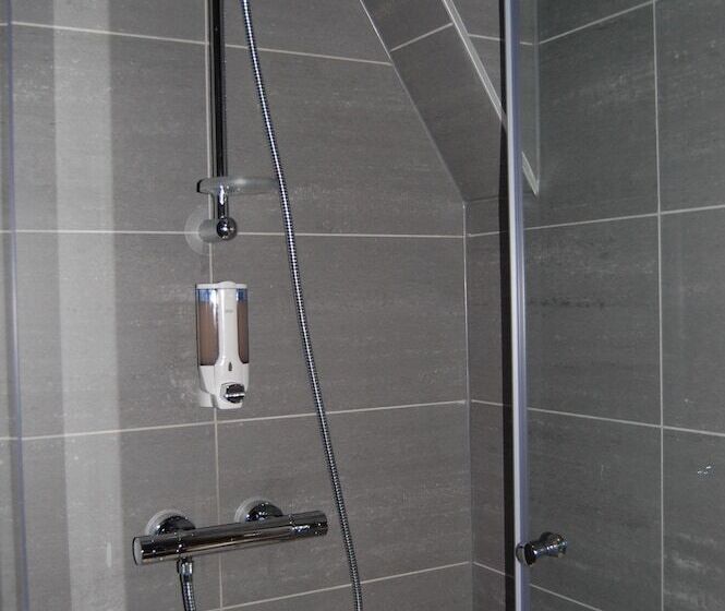 اتاق پرمیوم, De Prince