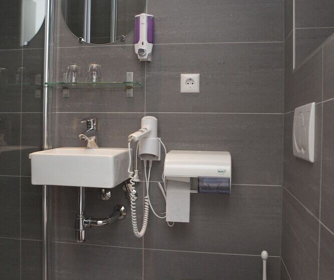 اتاق پریمیوم یک تخته, De Prince