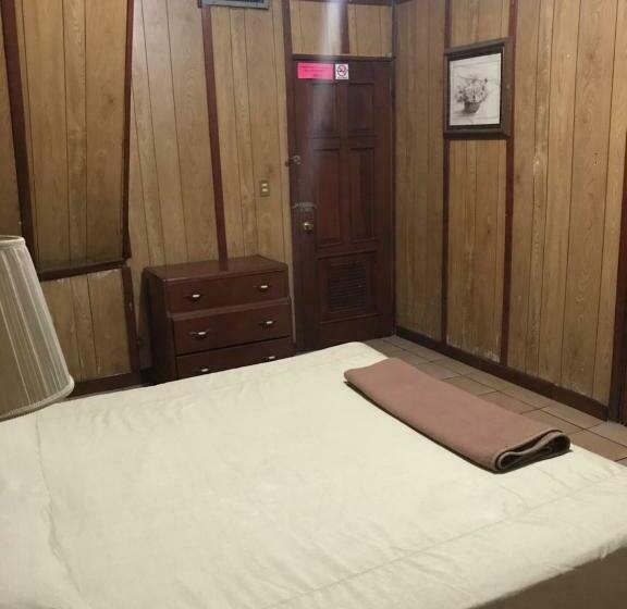 带大床的标准间, Fundador