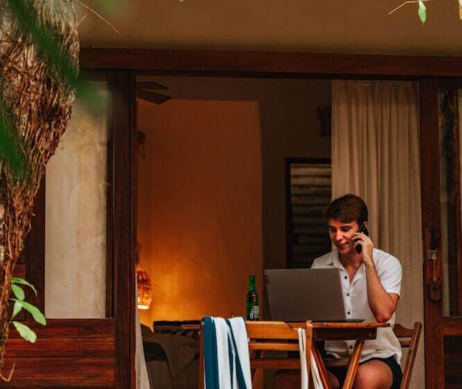 جناح مطلّ علي الحديقة, Hurricane Jeri