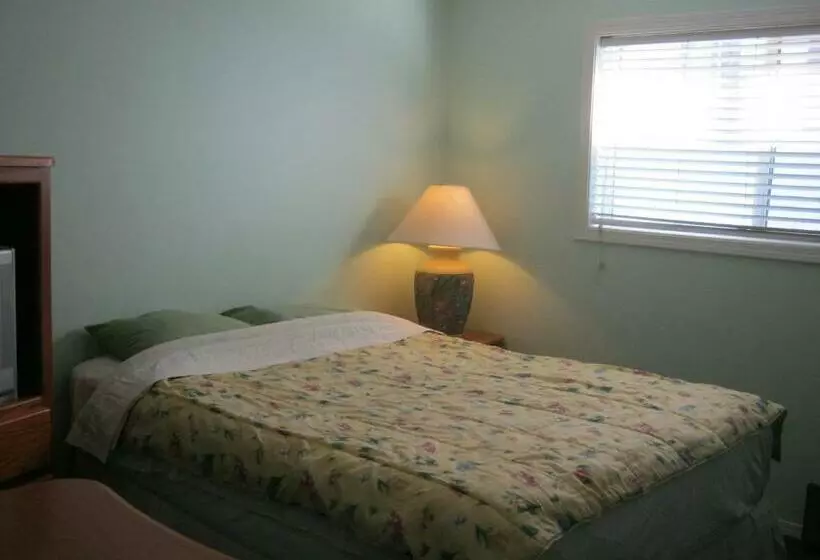 اتاق استاندارد, Kelowna Okanagan Lake Hostel