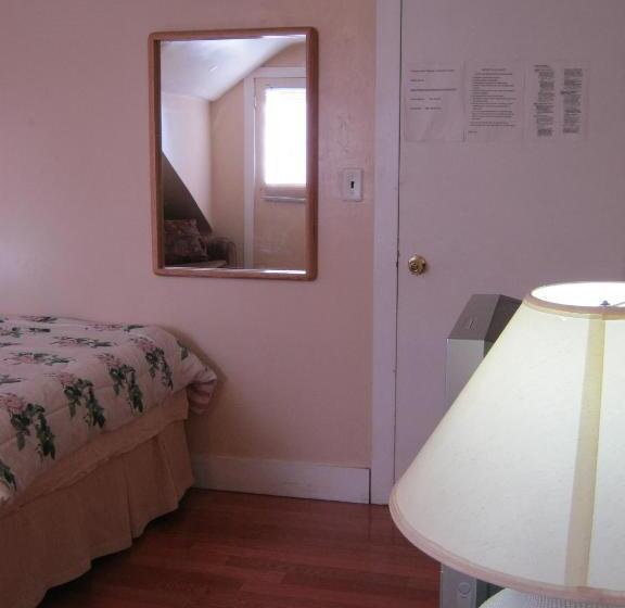 标准间带阳台, Kelowna Okanagan Lake Hostel