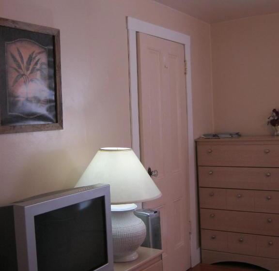 标准间带阳台, Kelowna Okanagan Lake Hostel