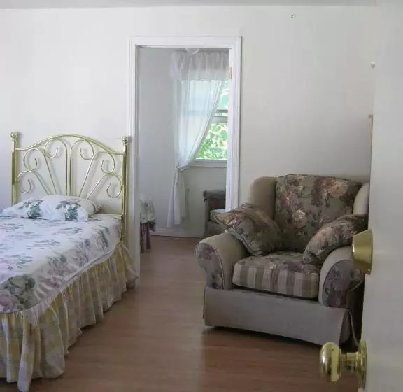 اتاق استاندارد چهار تخته, Kelowna Okanagan Lake Hostel