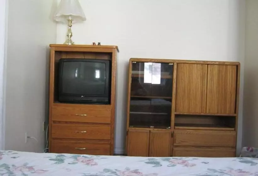 اتاق استاندارد چهار تخته, Kelowna Okanagan Lake Hostel