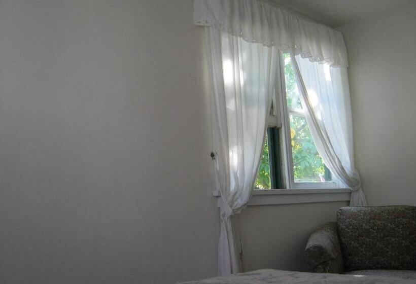 四人标准间, Kelowna Okanagan Lake Hostel