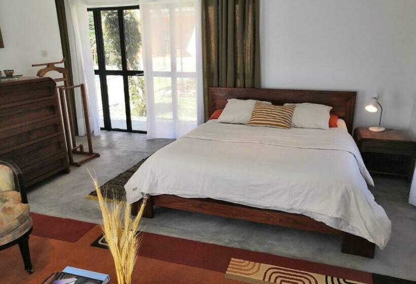 استودیو استاندارد با چشمانداز استخر, Maison D'hôtes Mandrosoa