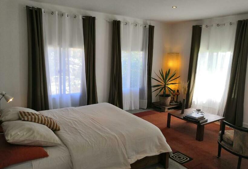 استودیو استاندارد با چشمانداز استخر, Maison D'hôtes Mandrosoa