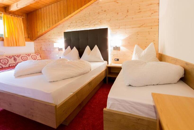 Четырехместный Номер Стандарт с Балконом, Pichlerhof