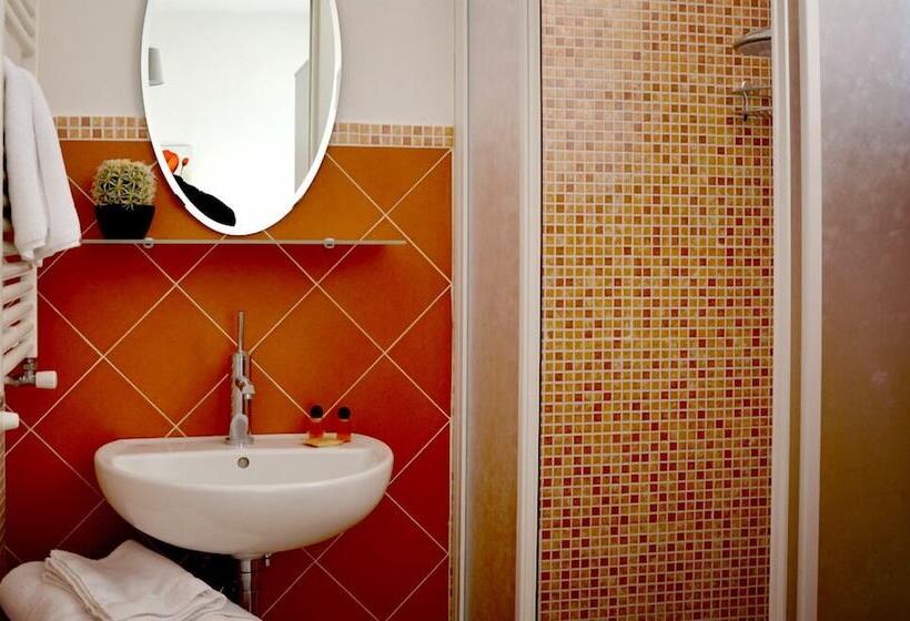 חדר סטנדרט לארבעה, Re Umberto Suite