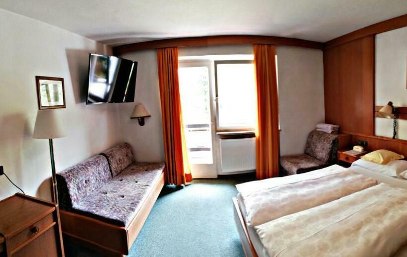 高级大房间, Rodes