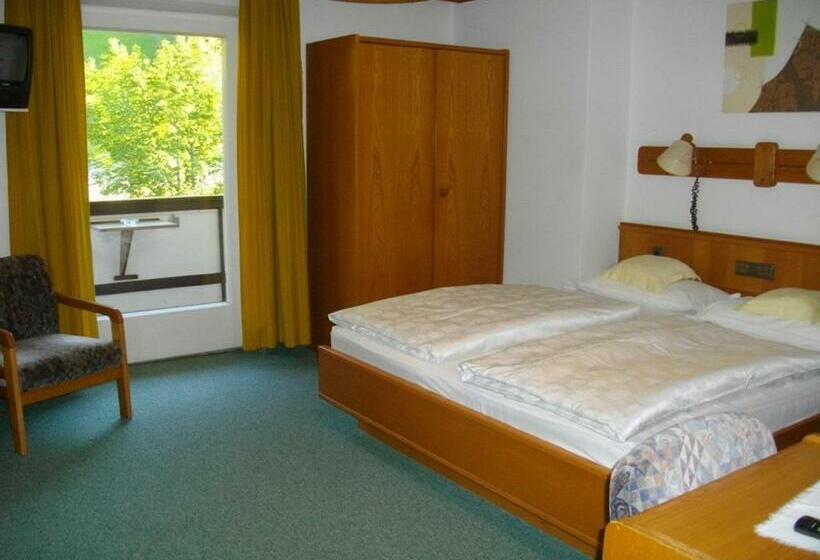 高级大房间, Rodes