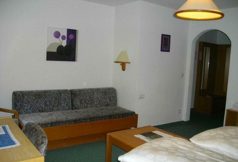 高级大房间, Rodes