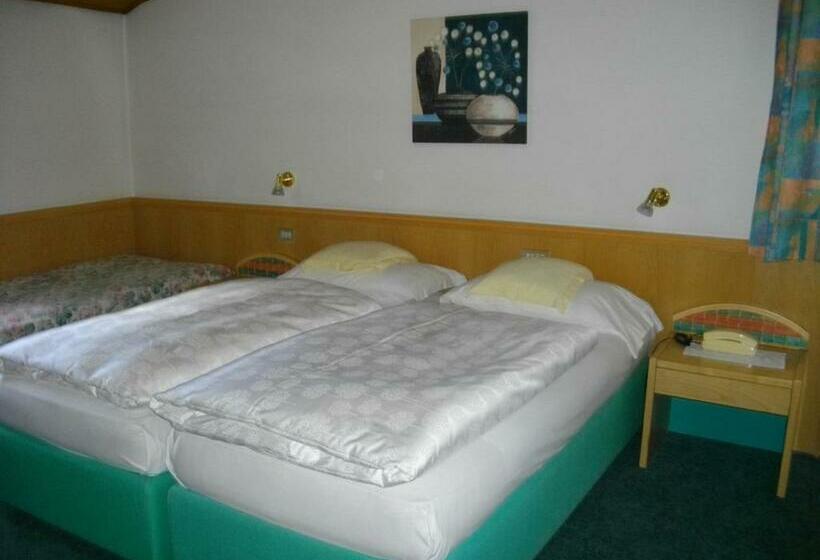 高级大房间, Rodes