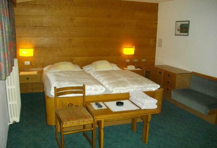 高级大房间, Rodes