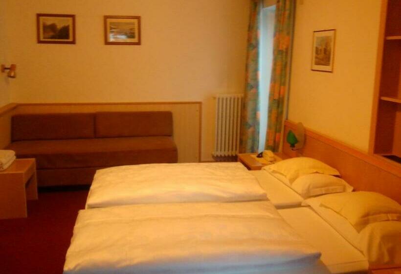 高级大房间, Rodes