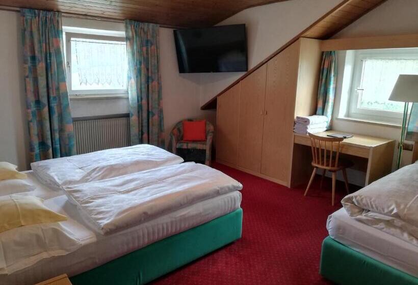 标准三人间, Rodes